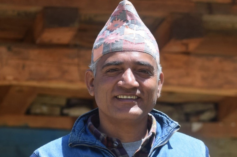 हिउँदमा हाँस्ने कवि